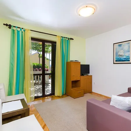דירה Beschauliches Mit Mediterraner Terrasse, Grillplatz, Parkplatz, Klima, Wifi קריקווניצה