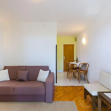 Beschauliches Mit Mediterraner Terrasse, Grillplatz, Parkplatz, Klima, Wifi *
