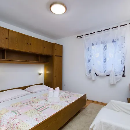 Beschauliches Mit Mediterraner Terrasse, Grillplatz, Parkplatz, Klima, Wifi דירה *