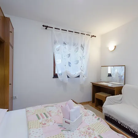 Beschauliches Mit Mediterraner Terrasse, Grillplatz, Parkplatz, Klima, Wifi דירה