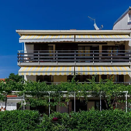 Beschauliches Mit Mediterraner Terrasse, Grillplatz, Parkplatz, Klima, Wifi *