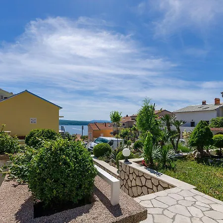 Beschauliches Mit Mediterraner Terrasse, Grillplatz, Parkplatz, Klima, Wifi Apartman Crikvenica