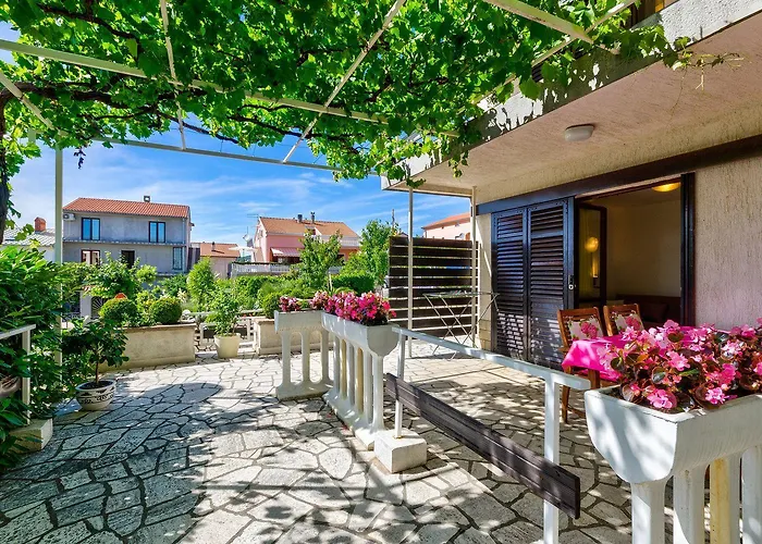 Beschauliches Mit Mediterraner Terrasse, Grillplatz, Parkplatz, Klima, Wifi Apartament Crikvenica