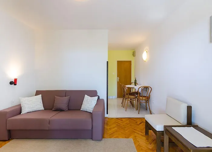 Beschauliches Mit Mediterraner Terrasse, Grillplatz, Parkplatz, Klima, Wifi *