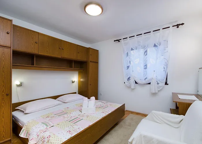 Beschauliches Mit Mediterraner Terrasse, Grillplatz, Parkplatz, Klima, Wifi Apartament *
