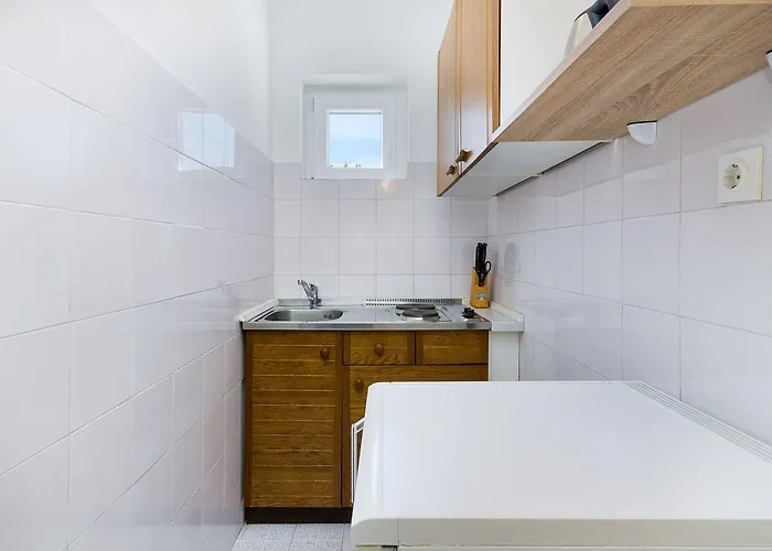Beschauliches Mit Mediterraner Terrasse, Grillplatz, Parkplatz, Klima, Wifi *