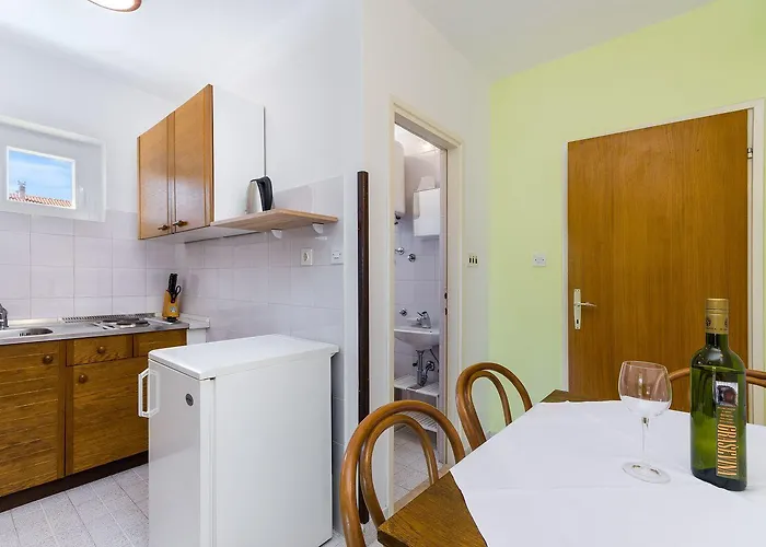 Beschauliches Mit Mediterraner Terrasse, Grillplatz, Parkplatz, Klima, Wifi דירה קריקווניצה