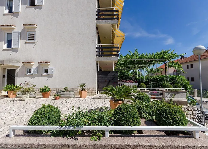 Apartament Beschauliches Mit Mediterraner Terrasse, Grillplatz, Parkplatz, Klima, Wifi Crikvenica