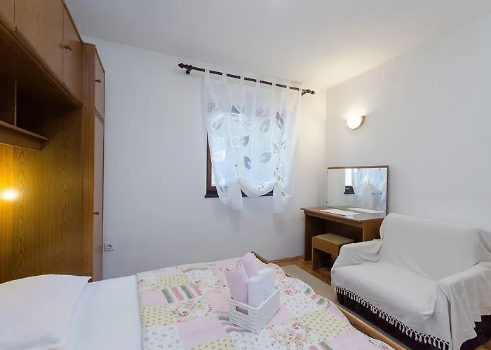 Beschauliches Mit Mediterraner Terrasse, Grillplatz, Parkplatz, Klima, Wifi Apartment